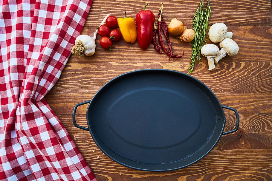 oval black metal tray, pan, pot, granite, kitchen, food, garlic