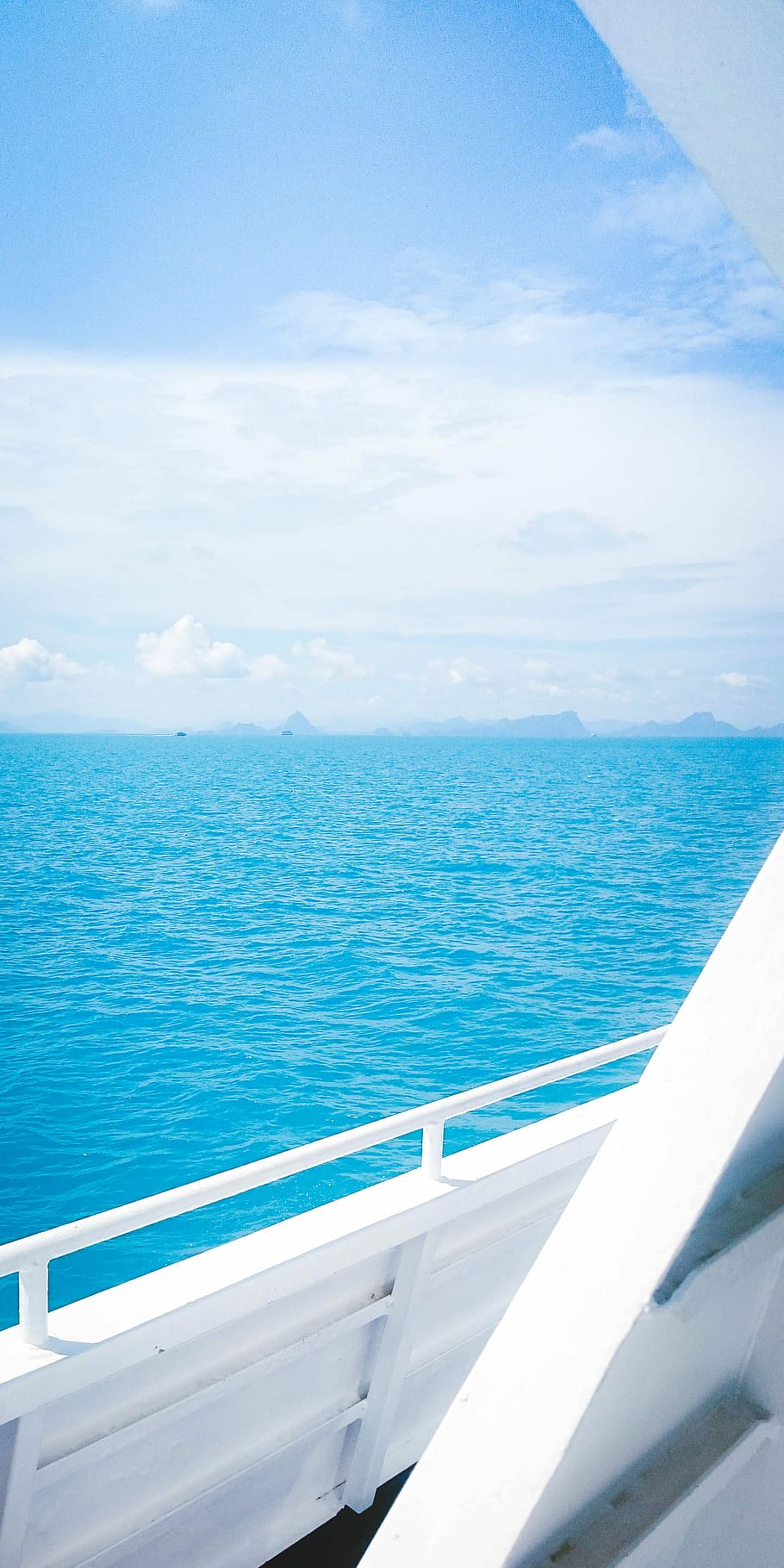 white boat voyaging on ocean during daytime, boat on body of water