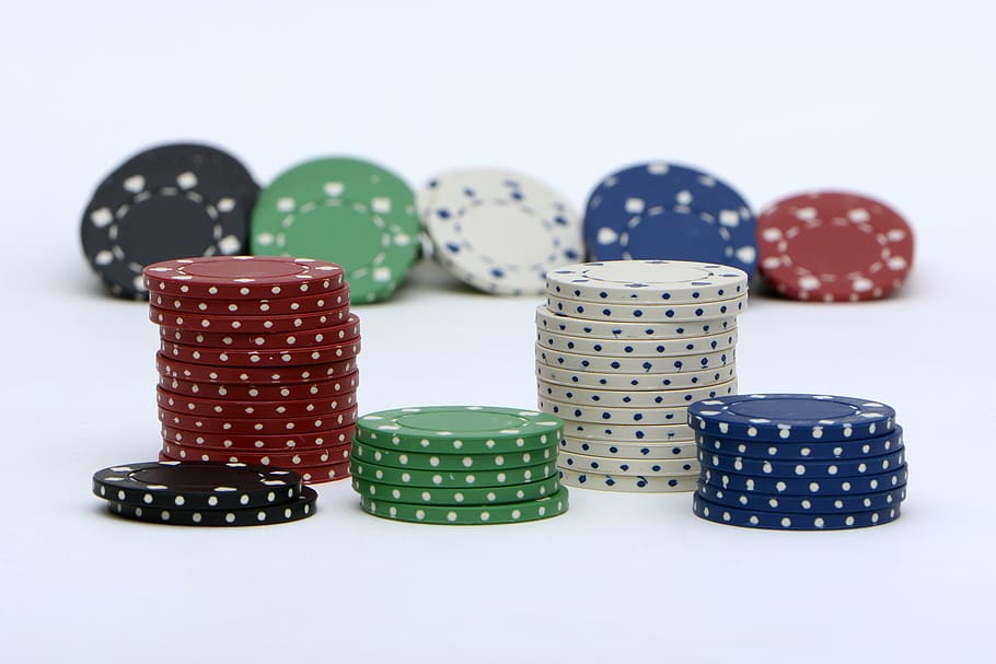 chips-play-poker-casino.jpg