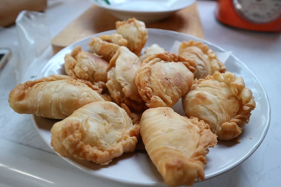 samosas, sweets, food, food and drink, freshness, plate, ready-to-eat HD wallpaper