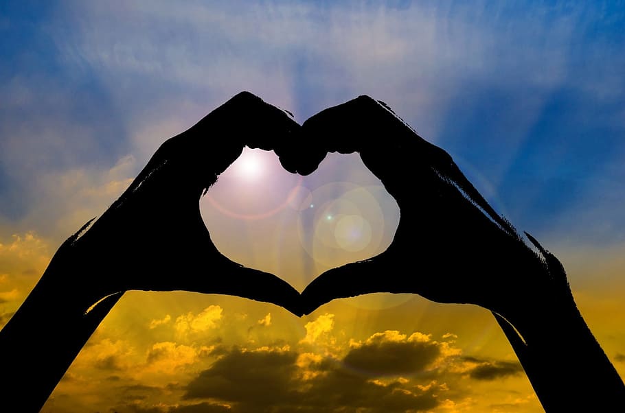 person with heart shape hand facing the sky, sunlight, human HD wallpaper