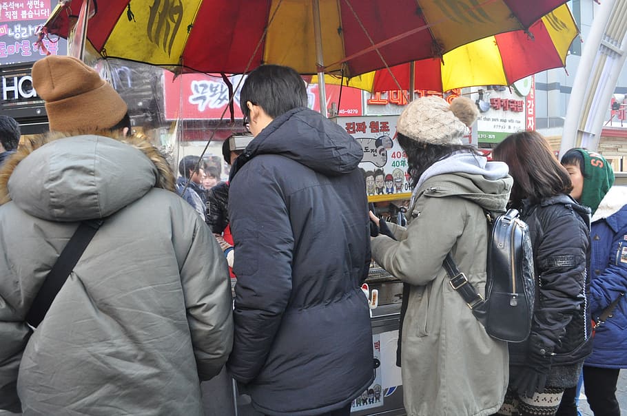 man, cap, bag, market, winter, jumper, the fish market, busan HD wallpaper