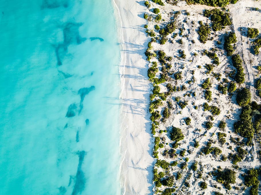 bird's eye photography of shoreline, aerial photography of island HD wallpaper