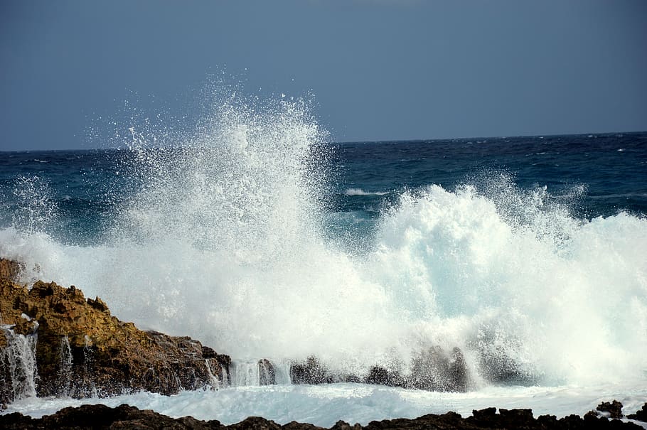 sea crashing on rocks, wave, skimmings, ocean, spray, seaside, HD wallpaper