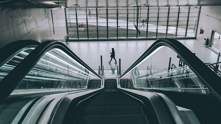 person walking beside escalator, architecture, blur, building HD wallpaper