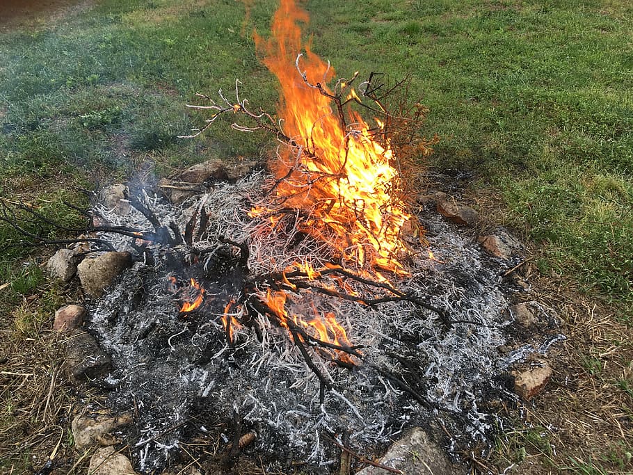 smolder, fire, burn, glow, smoke, firewood, fire - Natural Phenomenon HD wallpaper