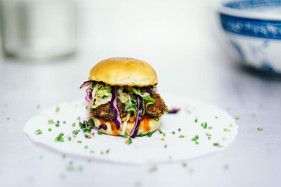 humberger on white plate, burger on white plastic sheet, bun HD wallpaper