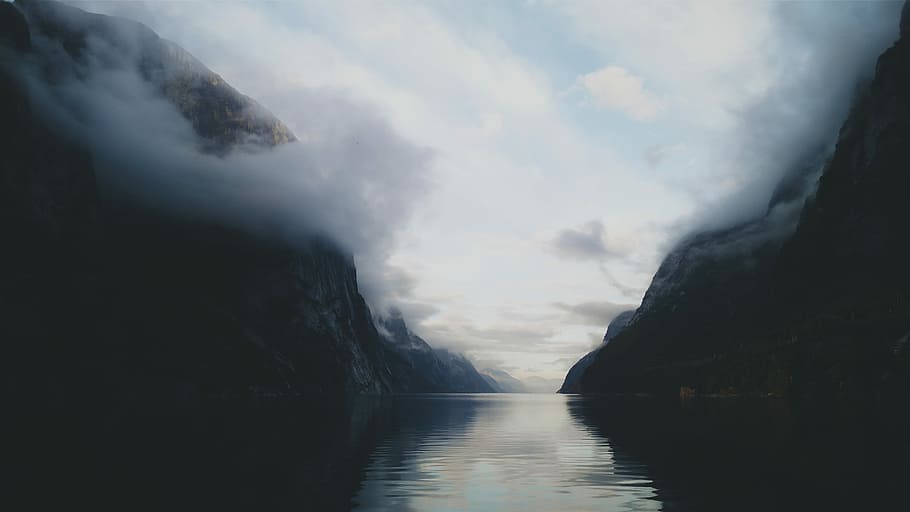 lysefjord in the morning, body of water between two mountains during daytime HD wallpaper