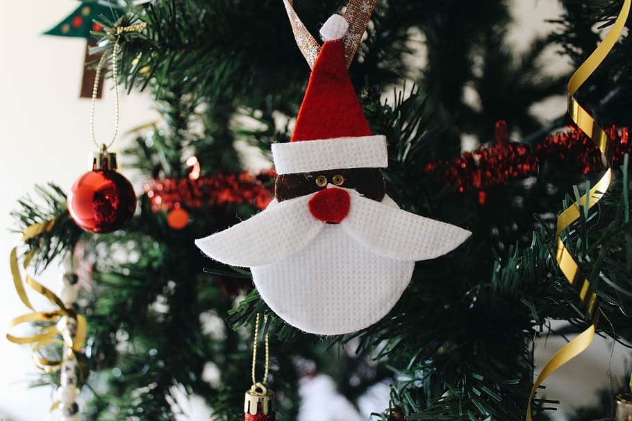 white and red Santa Claus head Christmas bauble, white and red Santa Claus Christmas tree decor HD wallpaper