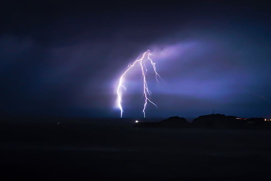 lightning at cloudy sky during night time, lightning strike, storm HD wallpaper