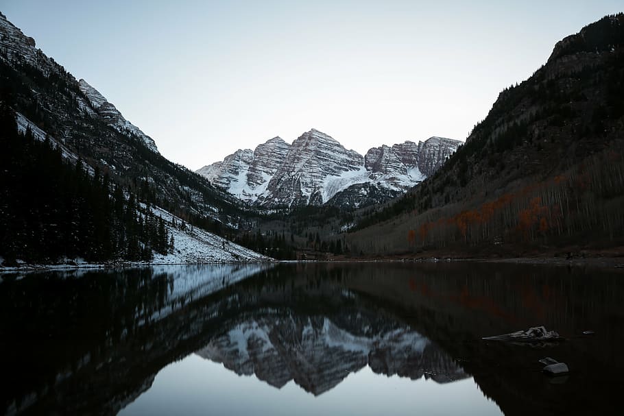 photo of body of water between mountains during daytime, lake HD wallpaper