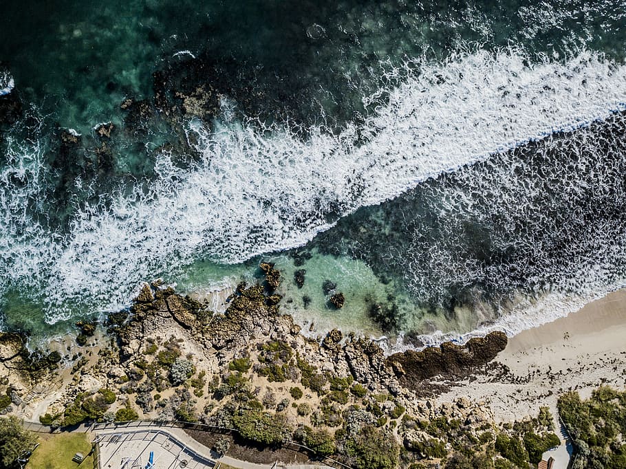aerial photography of body of water, bird's eye view of splashing waves on seashore HD wallpaper