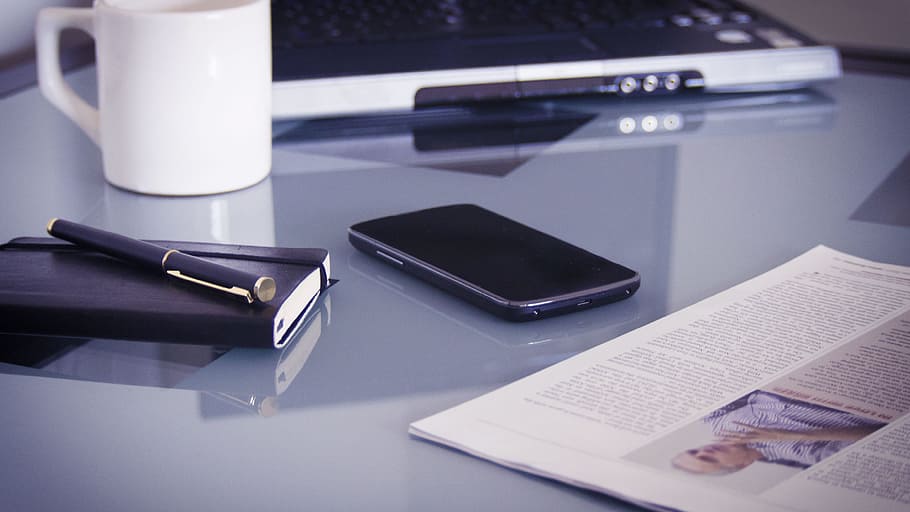 black Android smartphone on table, computer, laptop, in the workplace HD wallpaper
