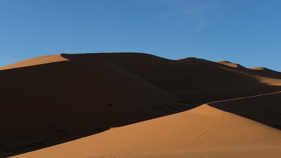 desert mountain, brown sand with shadow under blue sky at daytime HD wallpaper