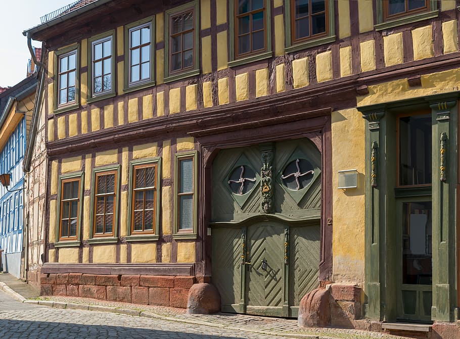 corner yellow and brown building, architecture, window, home HD wallpaper