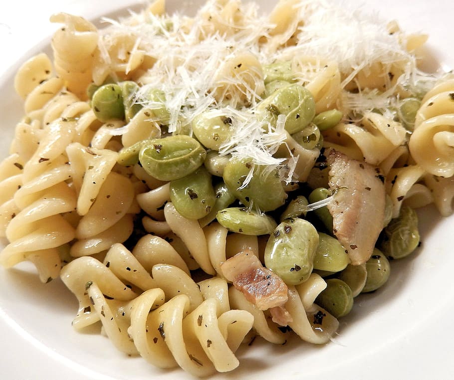 cooked pasta with cheese, Lima Beans, Parmesan, Bacon, olive oil HD wallpaper