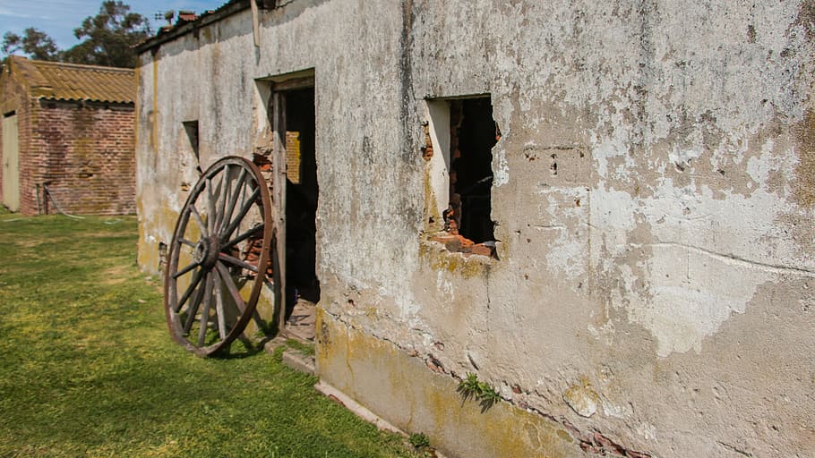 ruins, windows, house, facade, old, brick, empty window, wagon wheel HD wallpaper