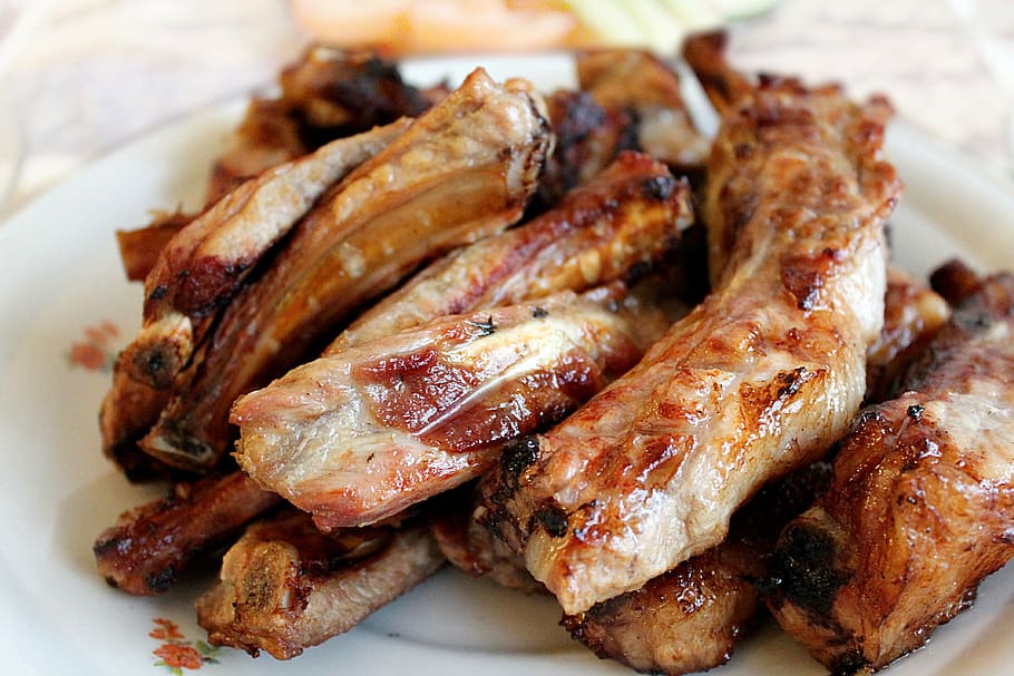 plate of grilled chicken, pork ribs, bbq ribs, the ribs on the fire, HD wallpaper