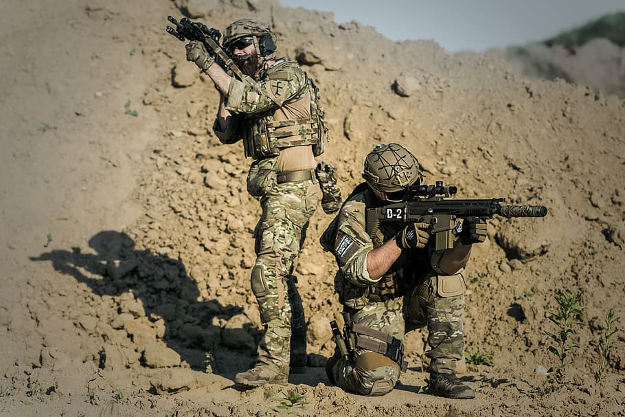 two army holding rifles, war, desert, guns, gunshow, soldier, HD wallpaper