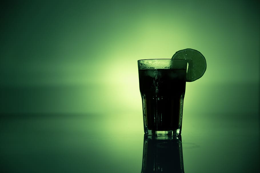 drinking glass filled by juice photograph, cocktail, alcohol, HD wallpaper