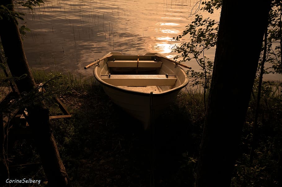 brown jon boat near shore during sunset, water, evening, nautical vessel HD wallpaper