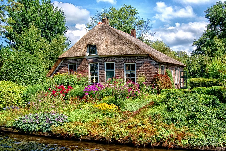 brown wooden house, giethoorn, farm, cottage, village, romance
