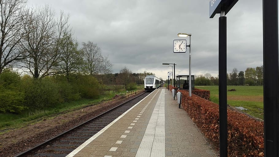 Train, Railway Station, Geerdijk, platform, destroyed, 2016 HD wallpaper
