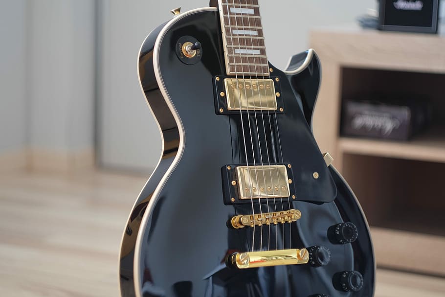 macro shot photo of black electric guitar, selective focus photography of black electric guitar