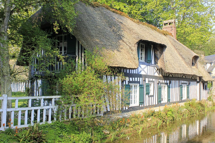 house, facade, studs, thatch, normandy, france, heritage, water HD wallpaper