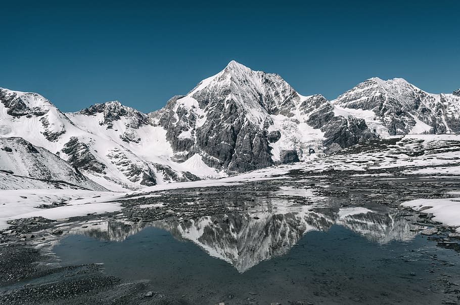 mountain coated with snow, landscape photo of mountain near body of water HD wallpaper