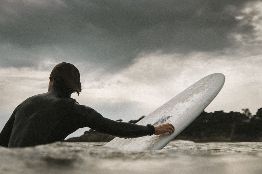 man swimming with surfboard, Gab_Gab, surfing, sea, cloudy, surfer, HD wallpaper