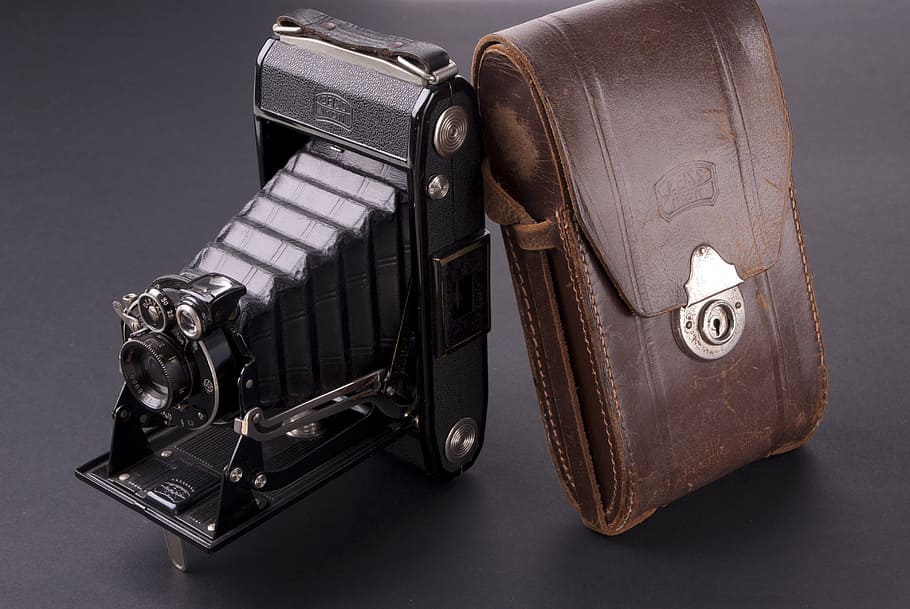 old camera, vintage, bag, case, retro, classic, studio shot HD wallpaper