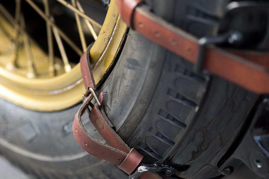 auto, oldtimer, classic, round dance, wheel, leather, rim, yellow HD wallpaper