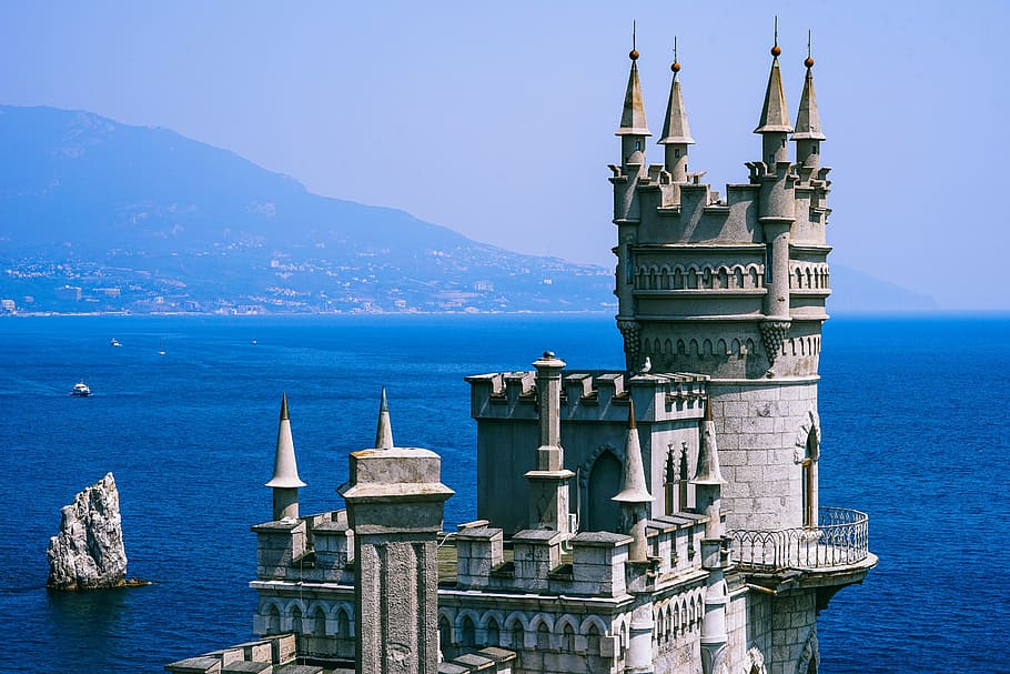architectural photo of stone castle near body of water, gray HD wallpaper