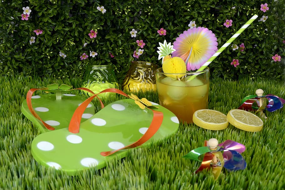 flip flops with glass and lemons on grass, Garden Party, Drink, Tea, HD wallpaper