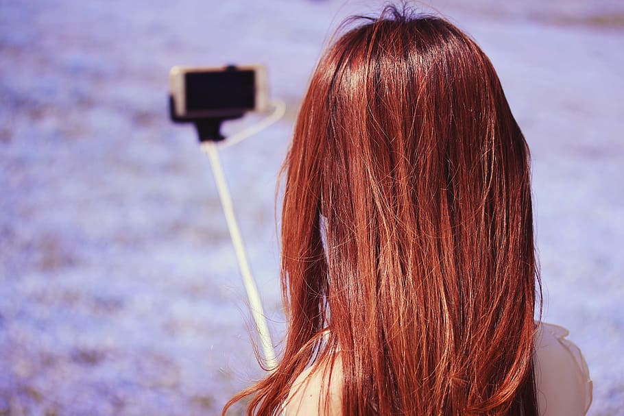 depth of field photography of woman taking photo, women, sea HD wallpaper