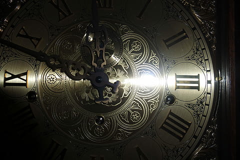 brass-colored analog clock, round silver-colored clock reading at 11:48 HD wallpaper