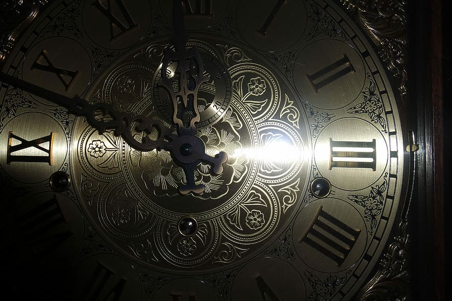brass-colored analog clock, round silver-colored clock reading at 11:48 HD wallpaper