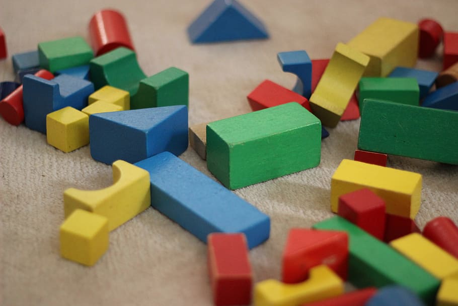 shallow focus photography of assorted color toy blocks, building blocks