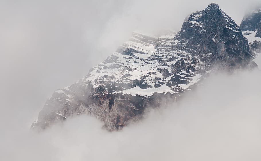 snowy mountain covered by fog, brown snowy mountain covered with white mist during daytime HD wallpaper