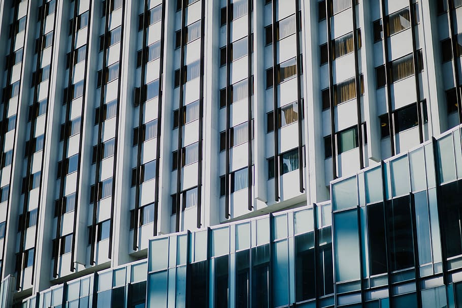 white building wall, low-angle photography of buildings, facade HD wallpaper