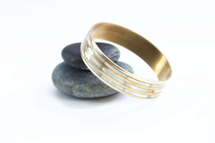 bracelet, gold, shell, rock, pebble, jewelry, vintage, bangle HD wallpaper