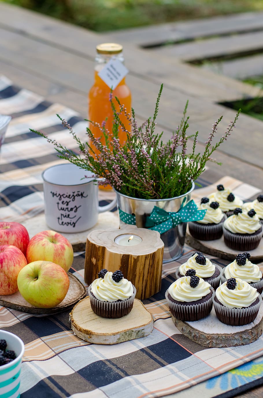 picnic, cakes, sweet, summer, eating, tasty, basket, romantic HD wallpaper