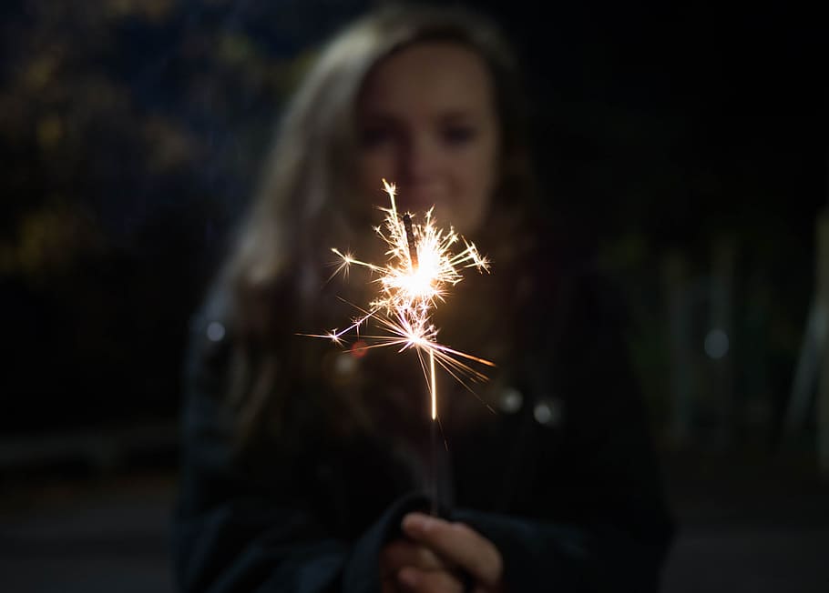 woman holding sparkler, woman holding fireworks stick, person HD wallpaper