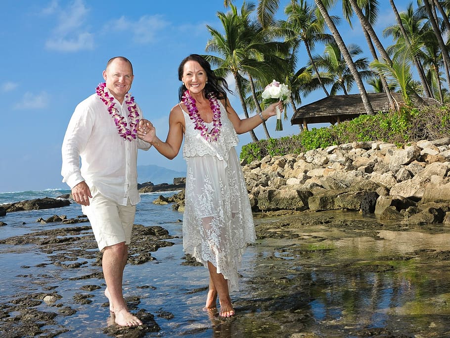 man and woman standing on seashore, hawaii, wedding, packages HD wallpaper
