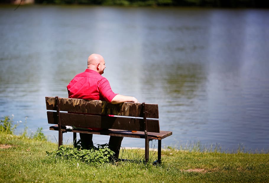 man sitting on beach near lake, Bench, Shirts, Red, Green, Green, Water HD wallpaper