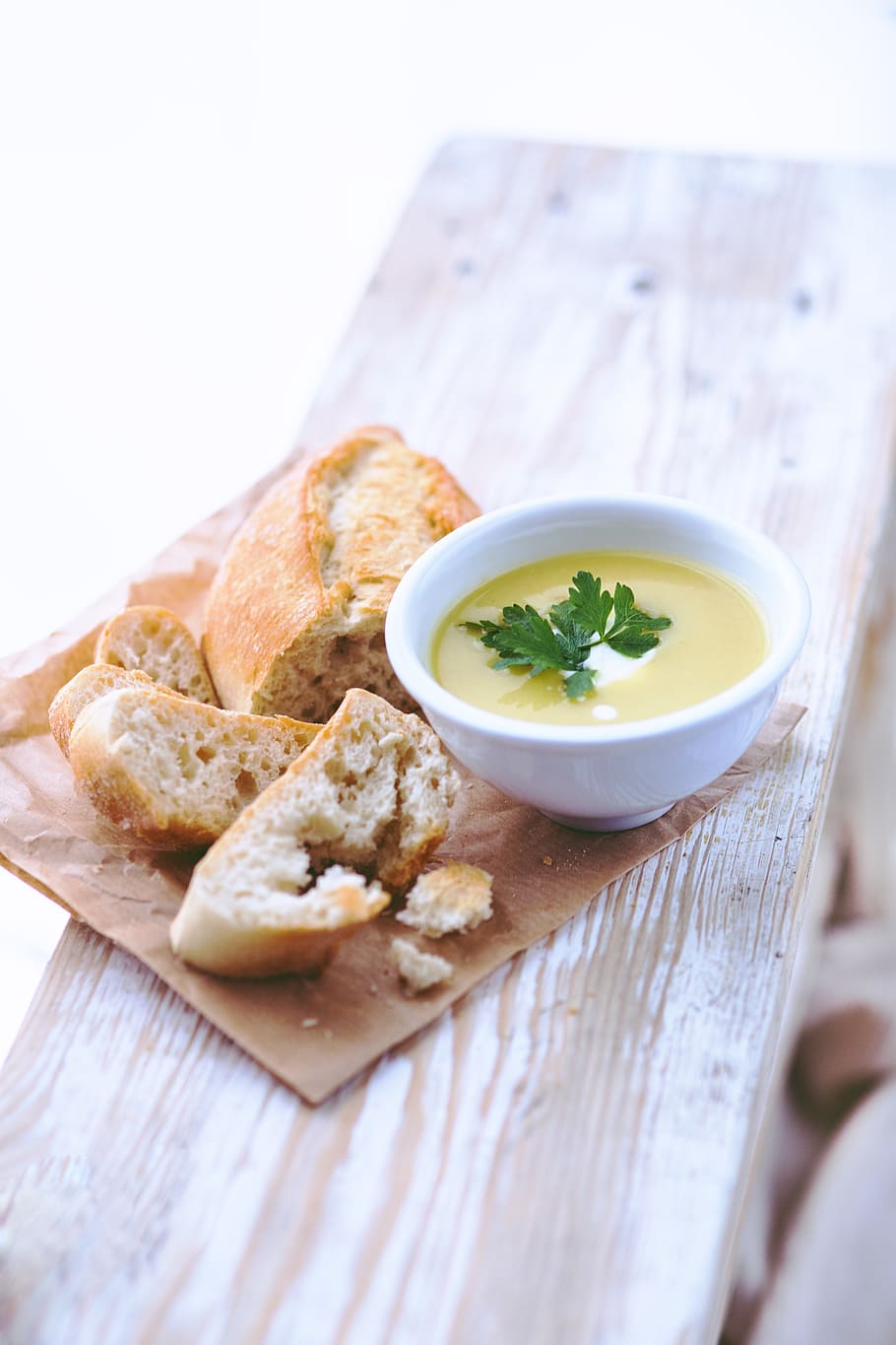 bread and soup dish, leek, potato, healthy, white, bowl, cooking HD wallpaper