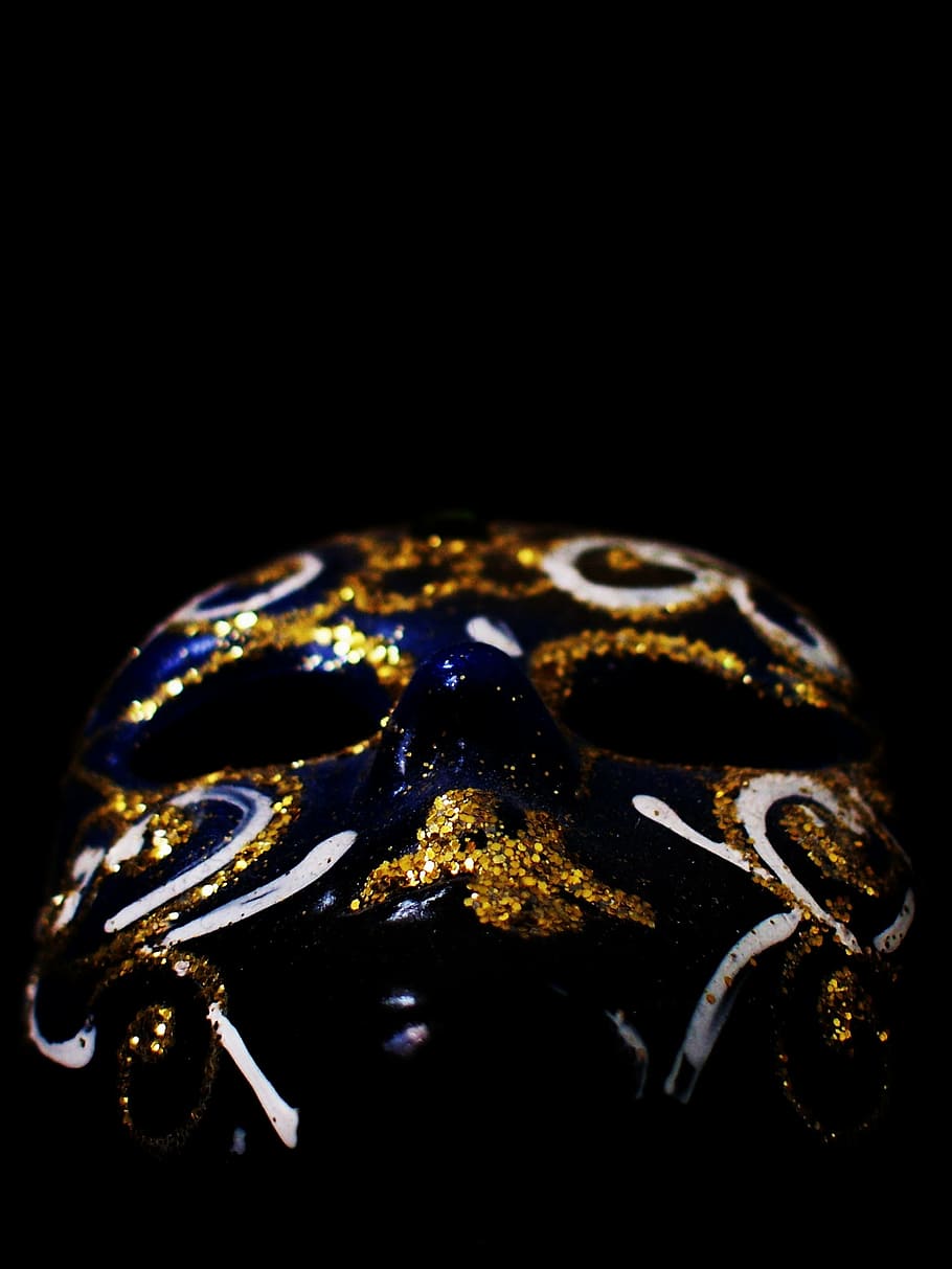mask, gold, vacuum, black Color, macro, close-up, animal, studio shot HD wallpaper