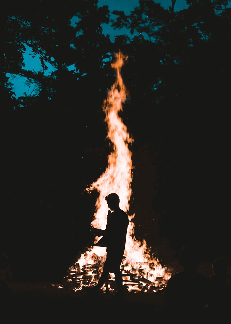 silhouette of man in front of bonfire, man standing in front of bonfire HD wallpaper