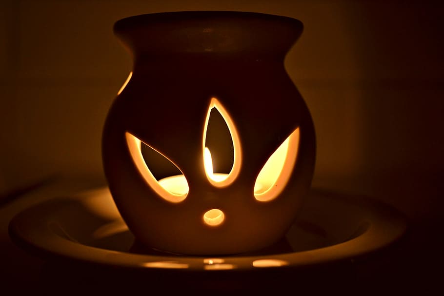 lit candle in white ceramic wax candle warmer, Lighting, Decoration HD wallpaper